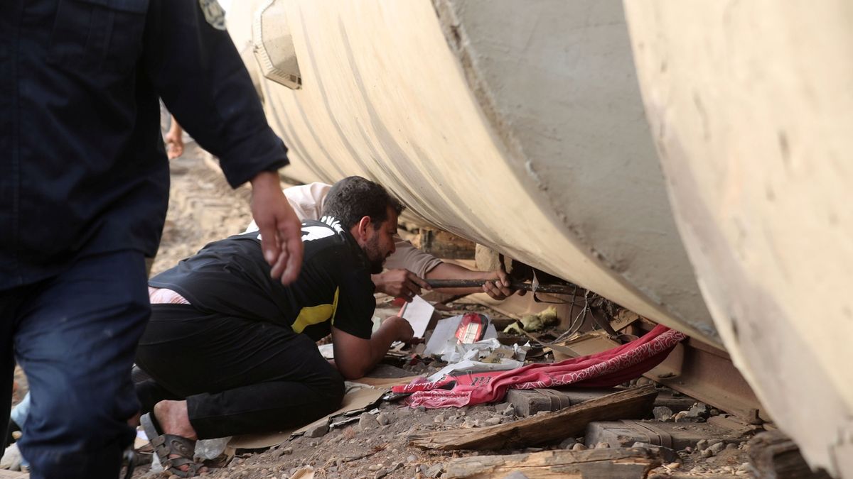 V Egyptě vykolejil vlak, zemřelo nejméně 11 lidí